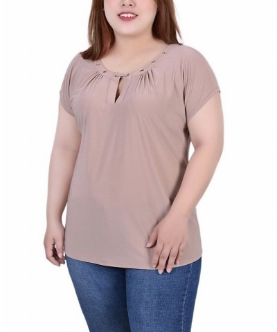 Plus Size Short Sleeve Grommet Top with Keyhole Tan/Beige $14.35 Tops