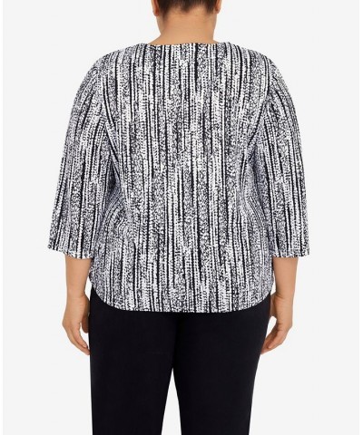 Plus Size Summer In The City Vertical Twist Hem Crew Neck Top With Necklace Onyx, White $30.87 Tops